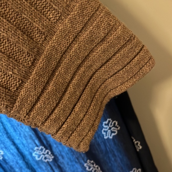 Sweater from the Gap - Picture 2 of 6